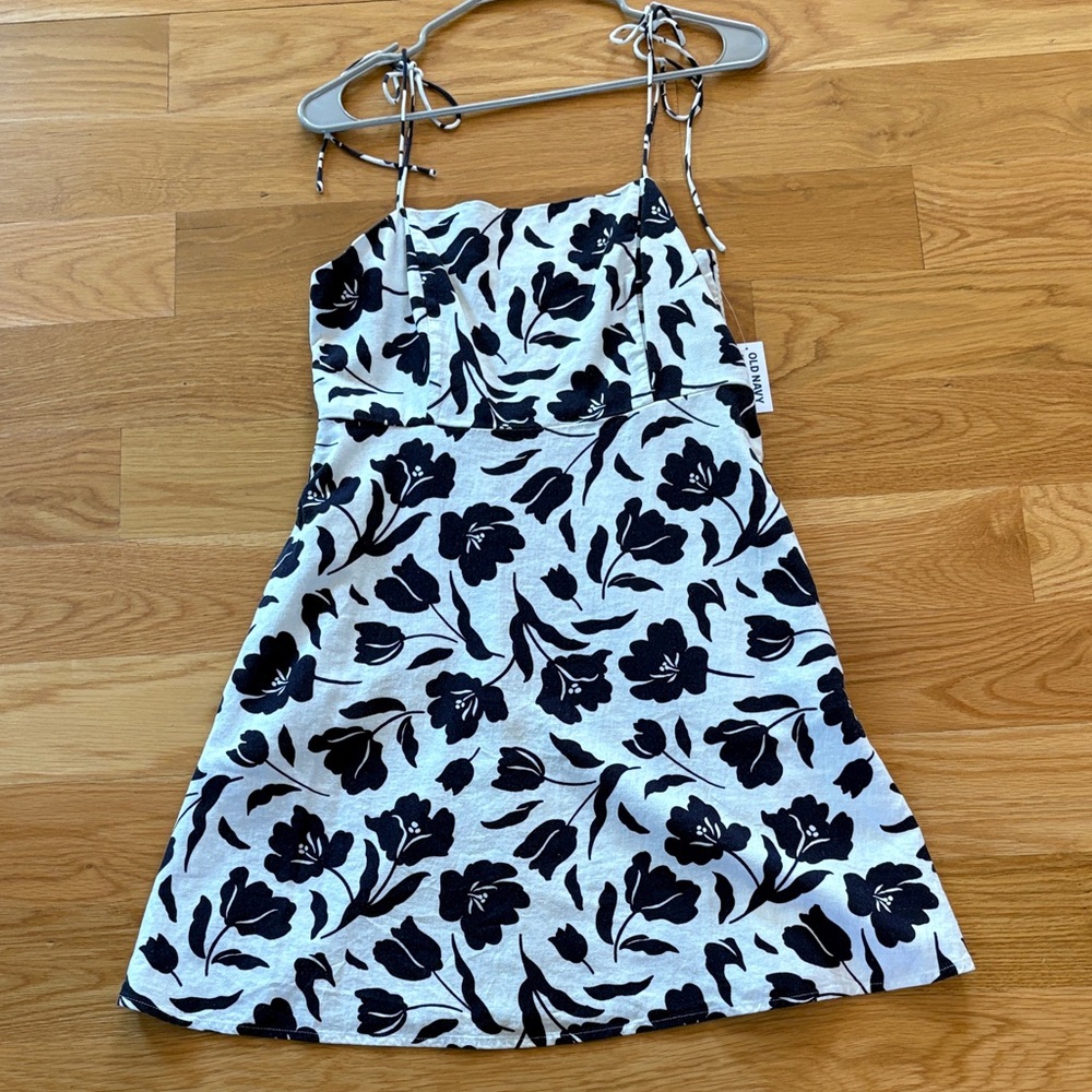 Old Navy Black and White Floral Dress